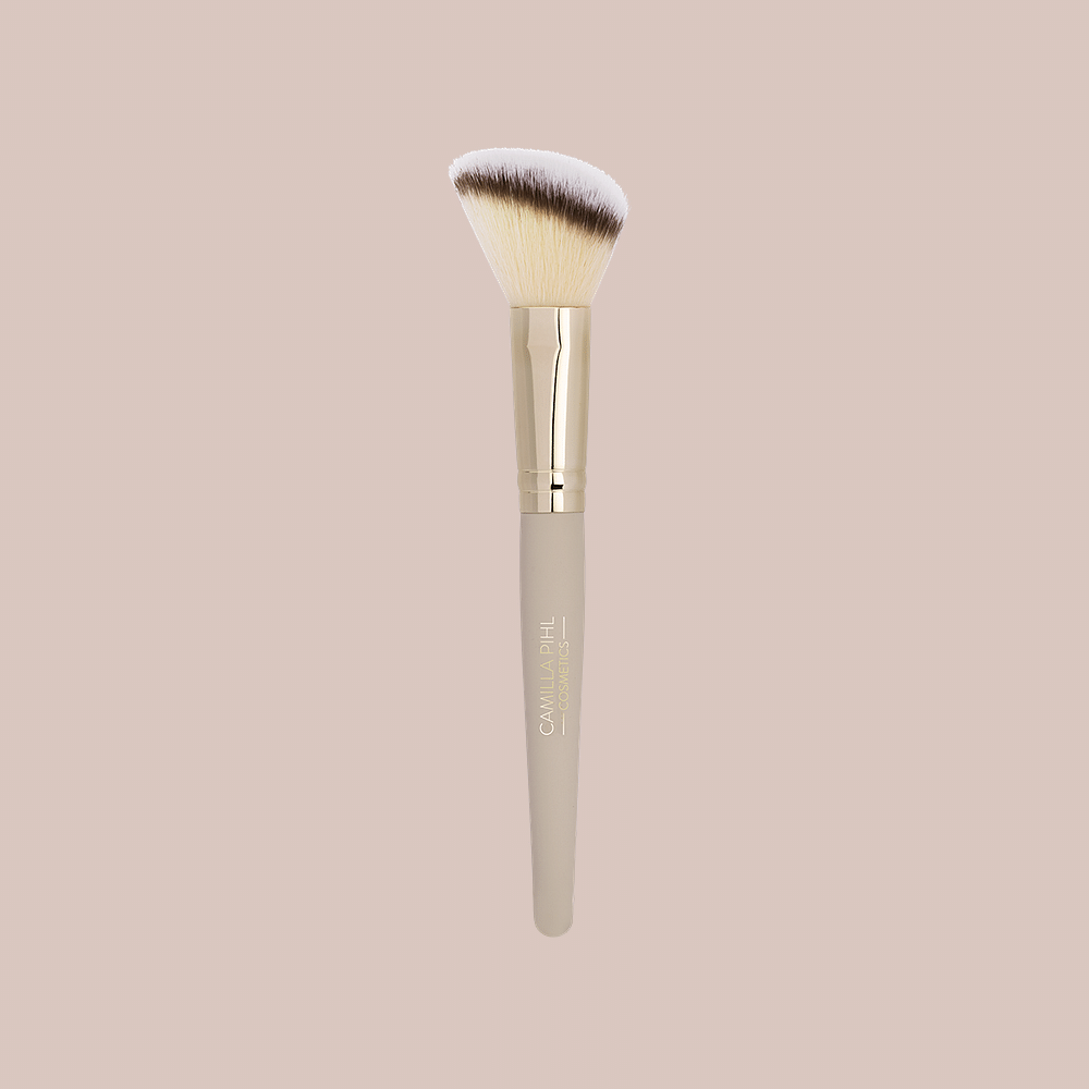 Camilla Pihl Cosmetics Angled Brush #1 - blush