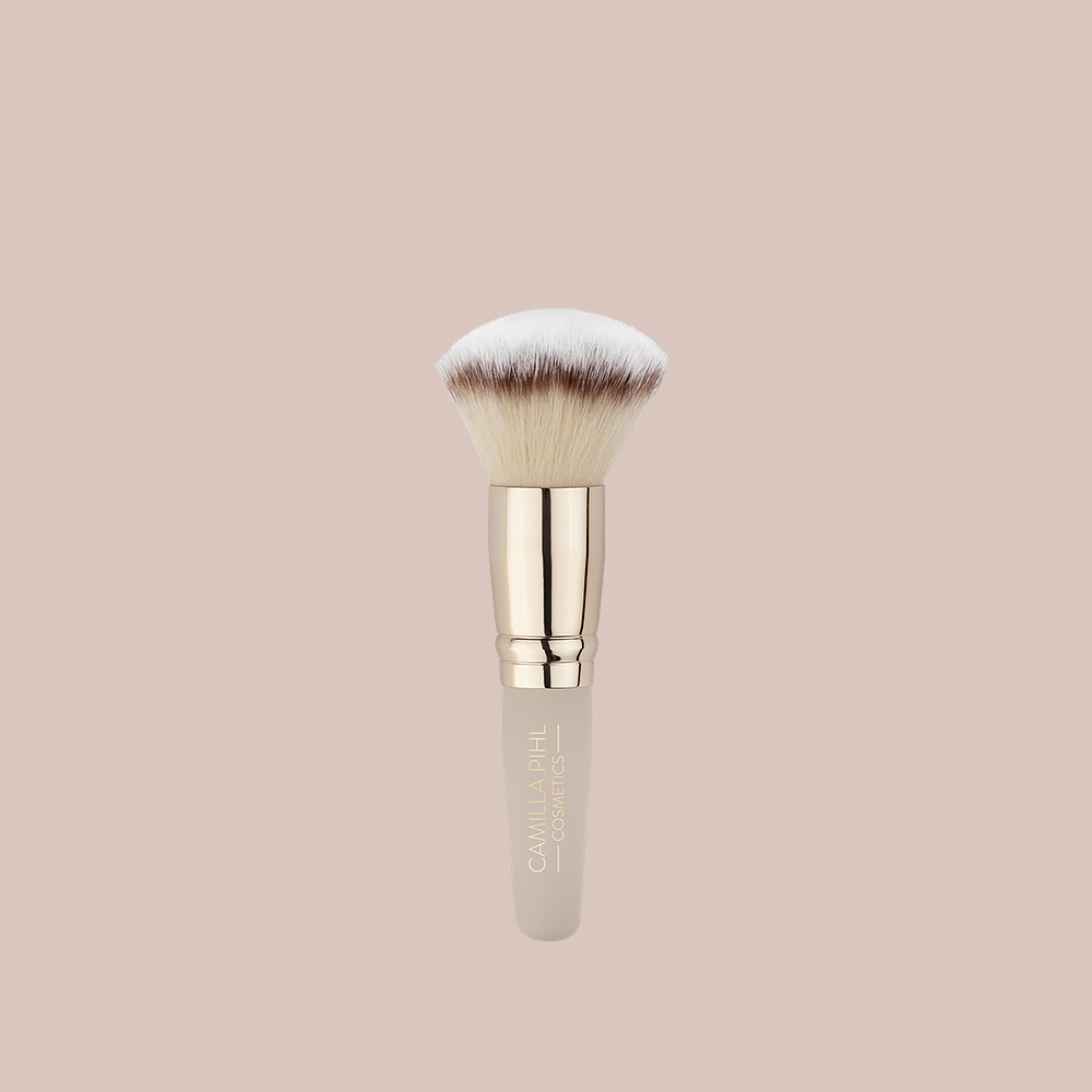 Camilla Pihl Cosmetics Blender Brush #2 - for Camilla Pihl BB-Cream and Skin Tint Foundation Application